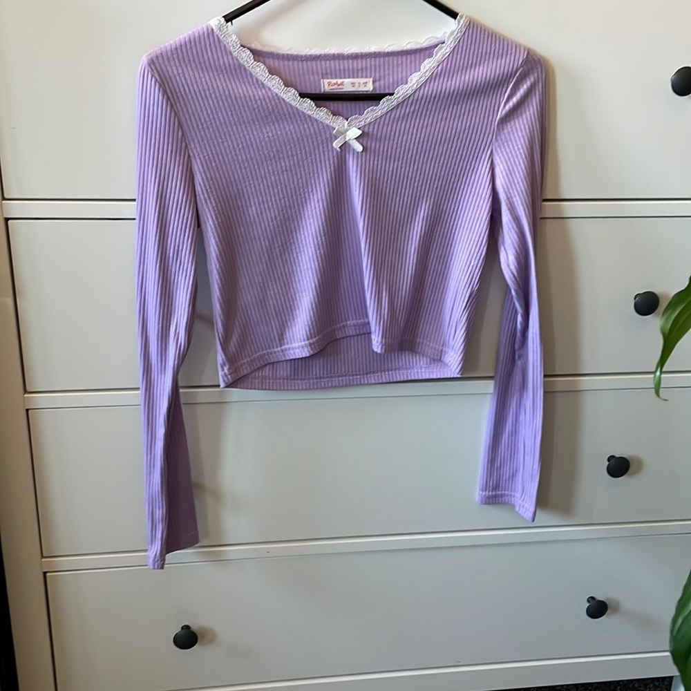 Ribbed purple crop top with white lace trim